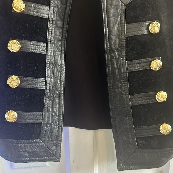 Top - Picture 2 of 16